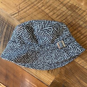 Wool/acrylic hat